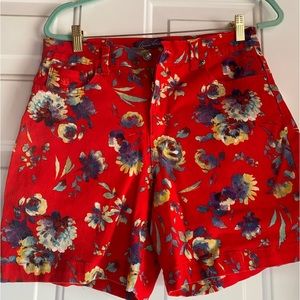 Gloria Vanderbilt shorts. “Amanda” style. Size 10. Used in good condition.